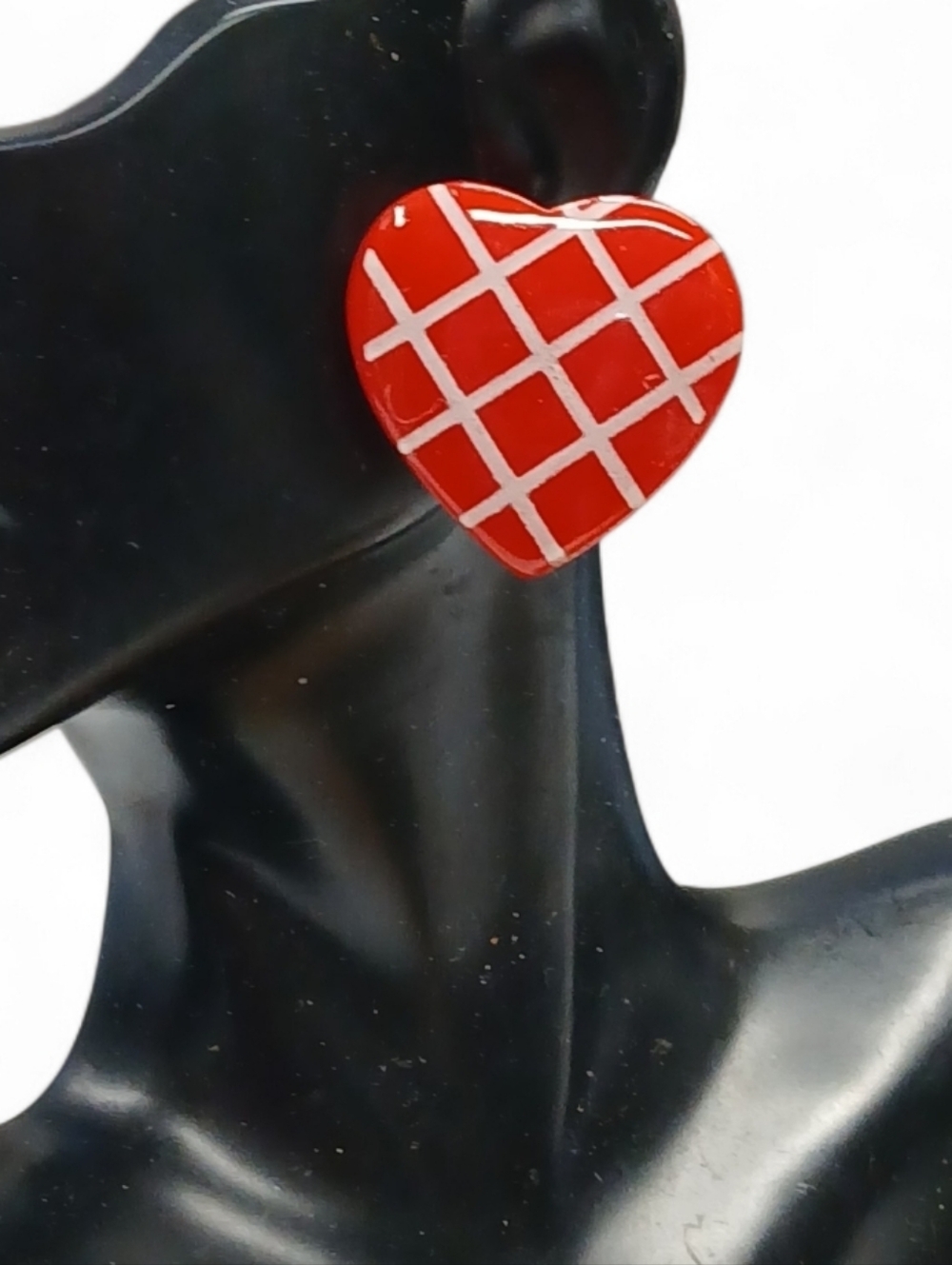 E3094 Vintage Chunky Red White Heart Plaid Stud Earrings